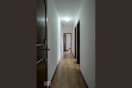 Casa à venda com 166m², 3 quartos e 2 vagasCORREDOR QUARTOS