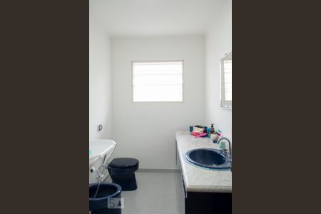 Casa à venda com 166m², 3 quartos e 2 vagasBanheiro