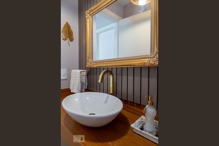 Casa de condomínio à venda com 400m², 4 quartos e 2 vagasLavabo