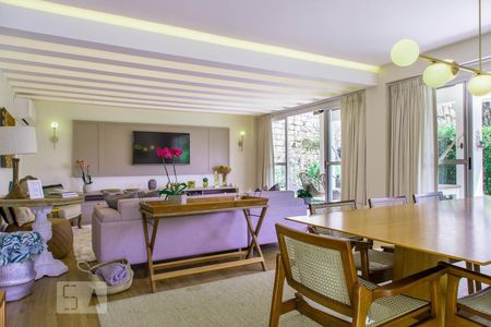 Sala de casa de condomínio para alugar com 4 quartos, 400m² em Recreio dos Bandeirantes, Rio de Janeiro