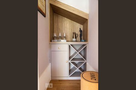 Casa de condomínio à venda com 400m², 4 quartos e 2 vagasAdega