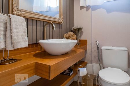 Casa de condomínio à venda com 400m², 4 quartos e 2 vagasLavabo