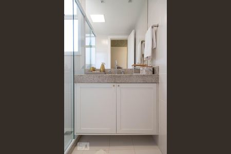 Casa de condomínio à venda com 400m², 4 quartos e 2 vagasBanheiro da suíte 3