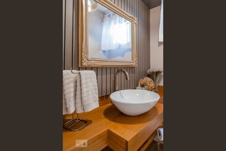 Casa de condomínio à venda com 400m², 4 quartos e 2 vagasLavabo