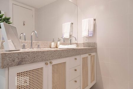 Casa de condomínio à venda com 400m², 4 quartos e 2 vagasBanheiro da suíte 2