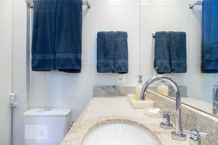 Casa de condomínio à venda com 400m², 4 quartos e 2 vagasBanheiro da suíte 1