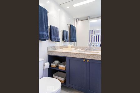 Casa de condomínio à venda com 400m², 4 quartos e 2 vagasBanheiro da suíte 1