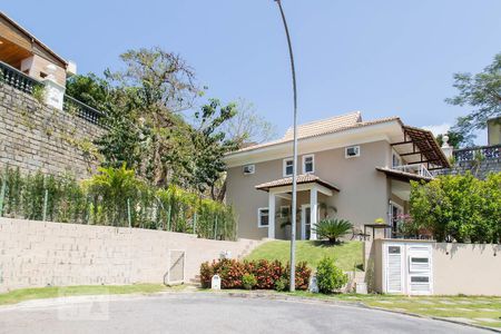Casa de condomínio à venda com 400m², 4 quartos e 2 vagasFachada da casa