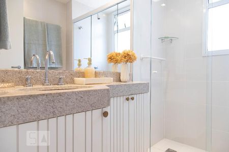 Casa de condomínio à venda com 400m², 4 quartos e 2 vagasBanheiro da suíte 4