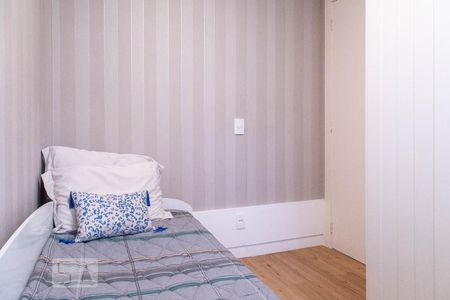 Casa de condomínio à venda com 400m², 4 quartos e 2 vagasQuarto de serviço