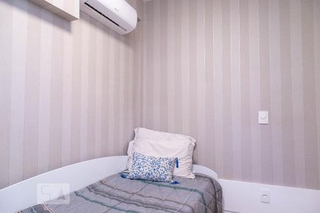 Casa de condomínio à venda com 400m², 4 quartos e 2 vagasQuarto de serviço