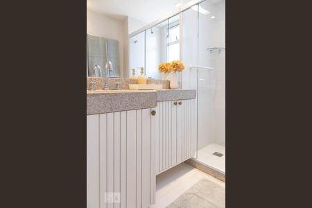 Casa de condomínio à venda com 400m², 4 quartos e 2 vagasBanheiro da suíte 4