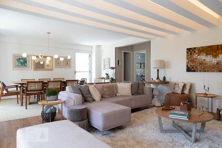 Sala de casa de condomínio para alugar com 4 quartos, 400m² em Recreio dos Bandeirantes, Rio de Janeiro