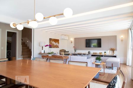 Sala de casa de condomínio para alugar com 4 quartos, 400m² em Recreio dos Bandeirantes, Rio de Janeiro