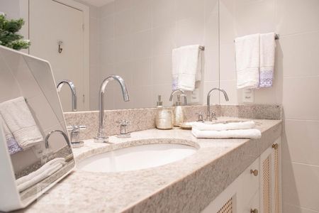 Casa de condomínio à venda com 400m², 4 quartos e 2 vagasBanheiro da suíte 2