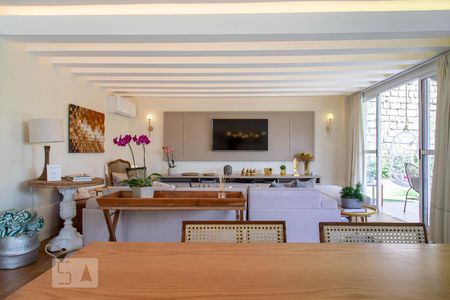 Sala de casa de condomínio para alugar com 4 quartos, 400m² em Recreio dos Bandeirantes, Rio de Janeiro