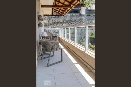 Casa de condomínio à venda com 400m², 4 quartos e 2 vagasVaranda da suíte 2 e 3