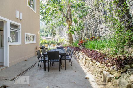 Casa de condomínio à venda com 400m², 4 quartos e 2 vagasQuintal