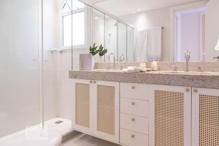 Casa de condomínio à venda com 400m², 4 quartos e 2 vagasBanheiro da suíte 2