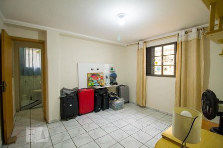 Suíte  de casa à venda com 4 quartos, 420m² em Vila Moinho Velho, São Paulo