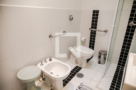 Casa para alugar com 400m², 4 quartos e 4 vagasBanheiro da Suíte 2