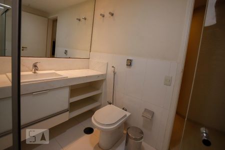 Apartamento para alugar com 85m², 2 quartos e 1 vaga Apartamento para alugar com 85m², 2 quartos e 1 vagaBanheiro da Suíte