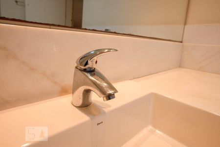 Apartamento para alugar com 85m², 2 quartos e 1 vaga Apartamento para alugar com 85m², 2 quartos e 1 vagaBanheiro da Suíte