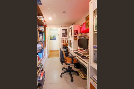 Apartamento à venda com 303m², 3 quartos e 2 vagasEscritório