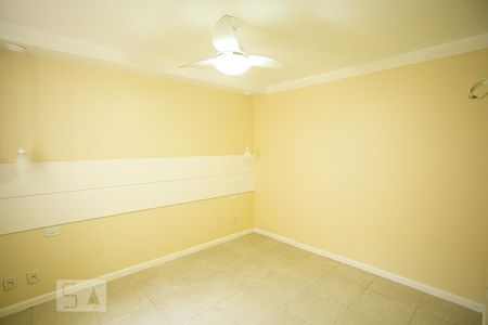 Apartamento à venda com 68m², 3 quartos e 2 vagas Apartamento à venda com 68m², 3 quartos e 2 vagassuíte