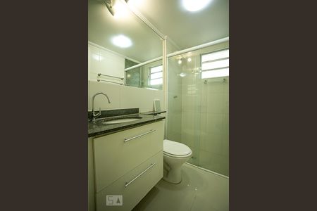 Apartamento à venda com 68m², 3 quartos e 2 vagas Apartamento à venda com 68m², 3 quartos e 2 vagasBanheiro da Suíte 1