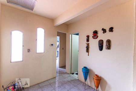 Casa à venda com 192m², 4 quartos e 3 vagas Casa à venda com 192m², 4 quartos e 3 vagasHalll do segundo andar