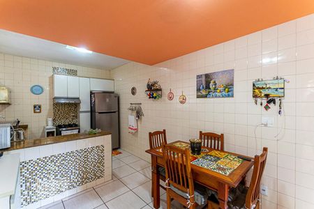 Casa à venda com 192m², 4 quartos e 3 vagas Casa à venda com 192m², 4 quartos e 3 vagasCozinha