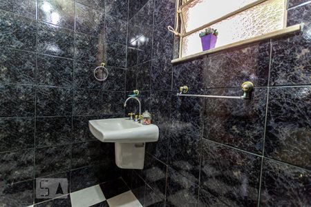 Casa à venda com 192m², 4 quartos e 3 vagas Casa à venda com 192m², 4 quartos e 3 vagasBanheiro Social