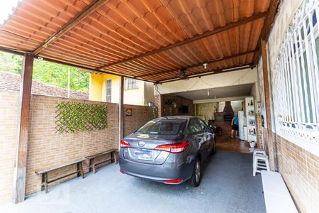 Casa à venda com 192m², 4 quartos e 3 vagas Casa à venda com 192m², 4 quartos e 3 vagasGaragem