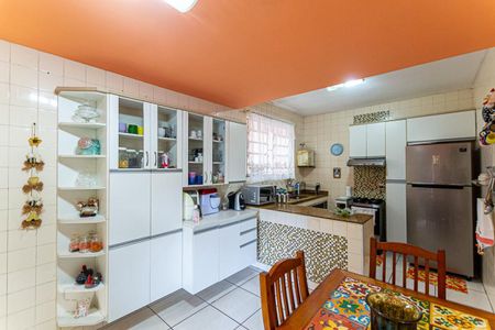 Casa à venda com 192m², 4 quartos e 3 vagas Casa à venda com 192m², 4 quartos e 3 vagasCozinha