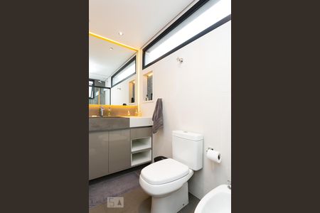 Casa à venda com 496m², 4 quartos e 4 vagas Casa à venda com 496m², 4 quartos e 4 vagasBanheiro da Suíte 1