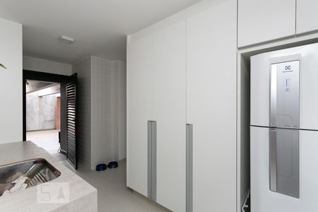 Casa à venda com 496m², 4 quartos e 4 vagas Casa à venda com 496m², 4 quartos e 4 vagasÁrea de Serviço