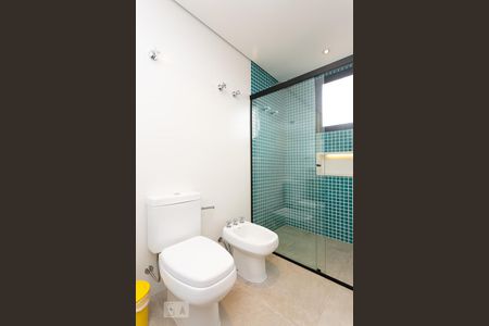 Casa à venda com 496m², 4 quartos e 4 vagas Casa à venda com 496m², 4 quartos e 4 vagasBanheiro da Suíte 4