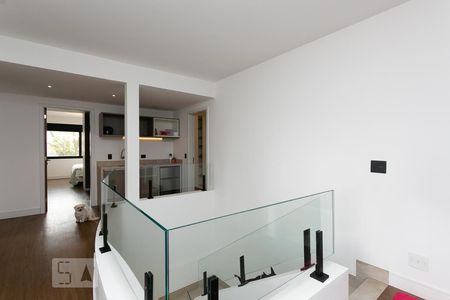 Casa à venda com 496m², 4 quartos e 4 vagas Casa à venda com 496m², 4 quartos e 4 vagasCorredor