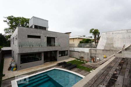 Casa à venda com 496m², 4 quartos e 4 vagas Casa à venda com 496m², 4 quartos e 4 vagasÁrea comum - Piscina