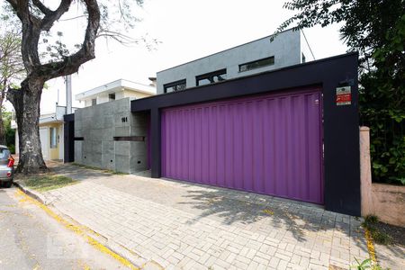Casa à venda com 496m², 4 quartos e 4 vagas Casa à venda com 496m², 4 quartos e 4 vagasFachada