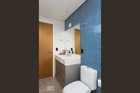 Casa à venda com 496m², 4 quartos e 4 vagas Casa à venda com 496m², 4 quartos e 4 vagasBanheiro da Suíte 2