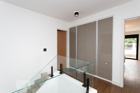 Casa à venda com 496m², 4 quartos e 4 vagas Casa à venda com 496m², 4 quartos e 4 vagasCorredor