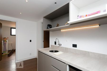 Casa à venda com 496m², 4 quartos e 4 vagas Casa à venda com 496m², 4 quartos e 4 vagasCorredor