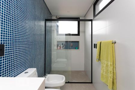 Casa à venda com 496m², 4 quartos e 4 vagas Casa à venda com 496m², 4 quartos e 4 vagasBanheiro da Suíte 2