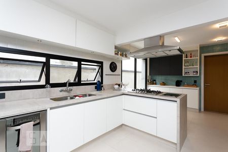 Casa à venda com 496m², 4 quartos e 4 vagas Casa à venda com 496m², 4 quartos e 4 vagasCozinha