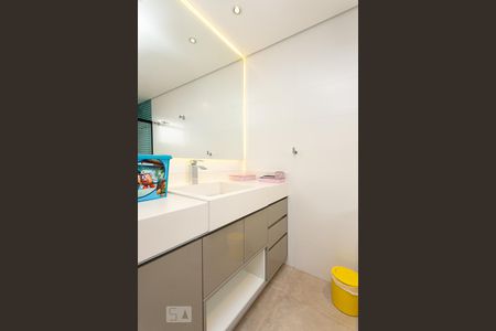 Casa à venda com 496m², 4 quartos e 4 vagas Casa à venda com 496m², 4 quartos e 4 vagasBanheiro da Suíte 4