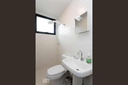 Casa à venda com 496m², 4 quartos e 4 vagas Casa à venda com 496m², 4 quartos e 4 vagasBanheiro de Serviço