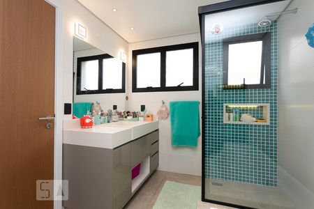 Casa à venda com 496m², 4 quartos e 4 vagas Casa à venda com 496m², 4 quartos e 4 vagasBanheiro da Suíte 3