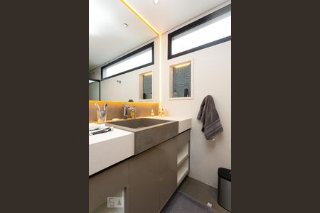 Casa à venda com 496m², 4 quartos e 4 vagas Casa à venda com 496m², 4 quartos e 4 vagasBanheiro da Suíte 1